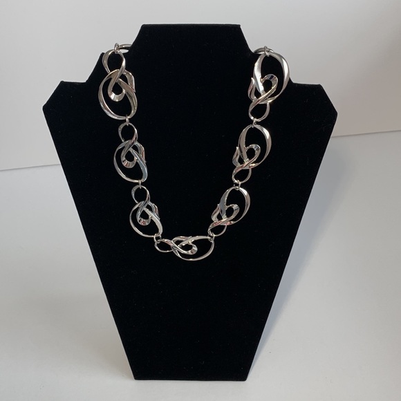 VTG 90’s AVON Silver Tone Spiral Necklace 17 1/2” Fish Hook Clasp Shiny - Picture 9 of 10